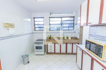 Casa à venda com 200m², 4 quartos e 3 vagasCozinha e Área de Serviço