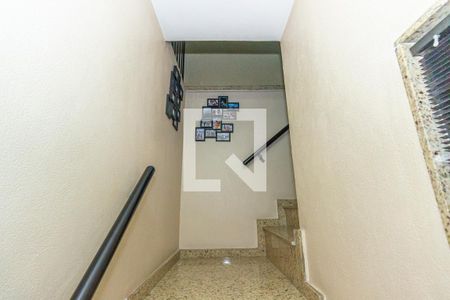 Casa à venda com 200m², 4 quartos e 3 vagasEscada