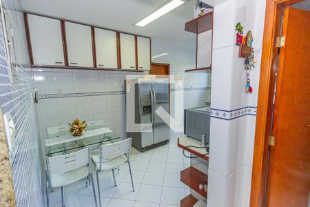 Casa à venda com 200m², 4 quartos e 3 vagasCozinha e Área de Serviço
