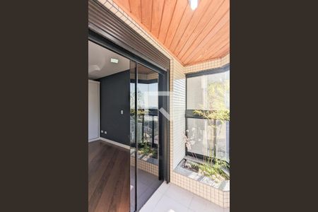 Apartamento à venda com 208m², 4 quartos e 1 vaga Apartamento à venda com 208m², 4 quartos e 1 vagaVaranda da suíte 4