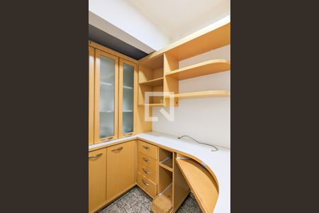 Apartamento à venda com 208m², 4 quartos e 1 vaga Apartamento à venda com 208m², 4 quartos e 1 vagaHome office