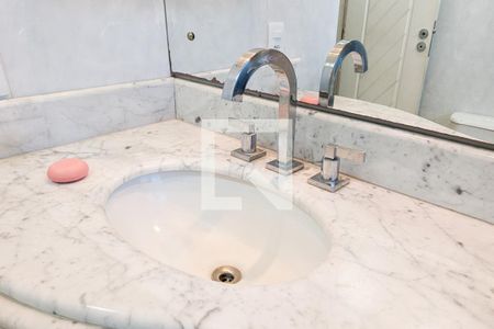 Apartamento à venda com 208m², 4 quartos e 1 vaga Apartamento à venda com 208m², 4 quartos e 1 vagaBanheiro da suíte 3