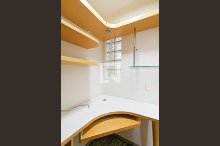 Apartamento à venda com 208m², 4 quartos e 1 vaga Apartamento à venda com 208m², 4 quartos e 1 vagaHome office