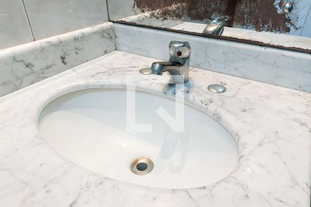 Apartamento à venda com 208m², 4 quartos e 1 vaga Apartamento à venda com 208m², 4 quartos e 1 vagaBanheiro da suíte 2