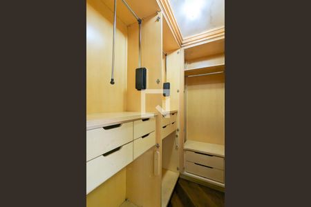 Apartamento à venda com 208m², 4 quartos e 1 vaga Apartamento à venda com 208m², 4 quartos e 1 vagaCloset da suíte 3