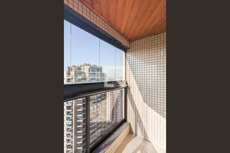 Apartamento à venda com 208m², 4 quartos e 1 vaga Apartamento à venda com 208m², 4 quartos e 1 vagaVaranda da suíte 4