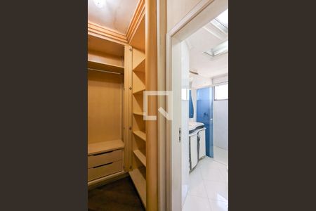 Apartamento à venda com 208m², 4 quartos e 1 vaga Apartamento à venda com 208m², 4 quartos e 1 vagaCloset da suíte 3