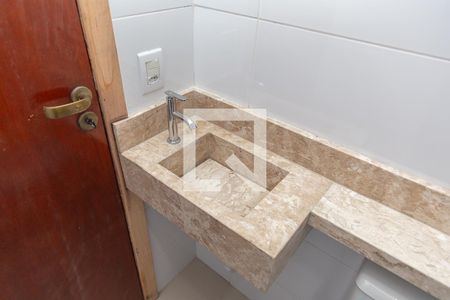 Casa à venda com 122m², 3 quartos e 2 vagas Casa à venda com 122m², 3 quartos e 2 vagasBanheiro Social