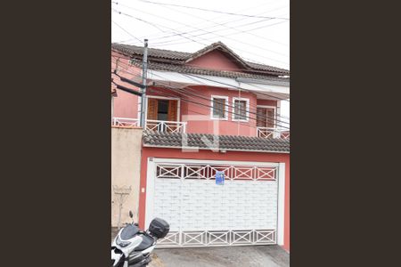 Casa à venda com 122m², 3 quartos e 2 vagas Casa à venda com 122m², 3 quartos e 2 vagasFachada