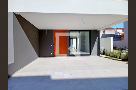 Casa de condomínio à venda com 203m², 3 quartos e 2 vagas Casa de condomínio à venda com 203m², 3 quartos e 2 vagasGaragem