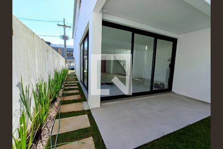 Casa de condomínio à venda com 203m², 3 quartos e 2 vagas Casa de condomínio à venda com 203m², 3 quartos e 2 vagasÁrea externa