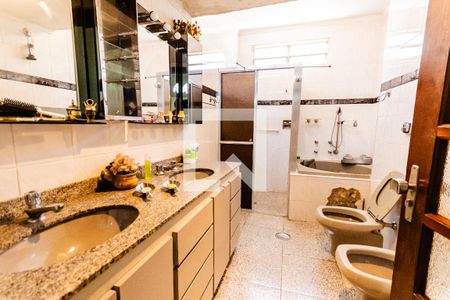 Casa para alugar com 200m², 3 quartos e 6 vagas Casa para alugar com 200m², 3 quartos e 6 vagasBanheiro da Suíte