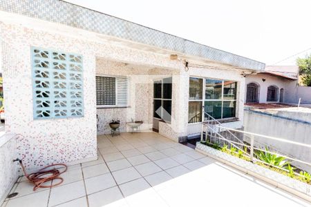 Casa para alugar com 200m², 3 quartos e 6 vagas Casa para alugar com 200m², 3 quartos e 6 vagasVaranda