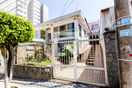 Casa para alugar com 200m², 3 quartos e 6 vagas Casa para alugar com 200m², 3 quartos e 6 vagasFachada
