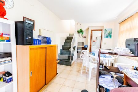 Casa para alugar com 200m², 3 quartos e 6 vagas Casa para alugar com 200m², 3 quartos e 6 vagasEscritório