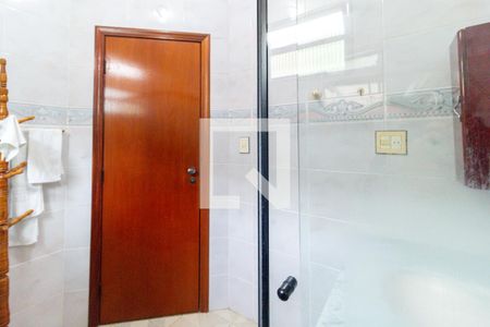 Casa à venda com 350m², 4 quartos e 5 vagasBanheiro do quarto 1