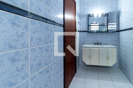 Casa à venda com 350m², 4 quartos e 5 vagasBanheiro do quarto 2