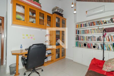 Apartamento à venda com 208m², 3 quartos e 2 vagas Apartamento à venda com 208m², 3 quartos e 2 vagasEscritório