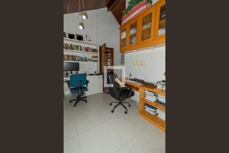 Apartamento à venda com 208m², 3 quartos e 2 vagas Apartamento à venda com 208m², 3 quartos e 2 vagasEscritório