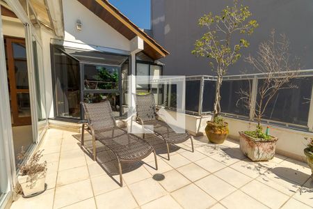 Apartamento à venda com 208m², 3 quartos e 2 vagas Apartamento à venda com 208m², 3 quartos e 2 vagasTerraço espaço aberto