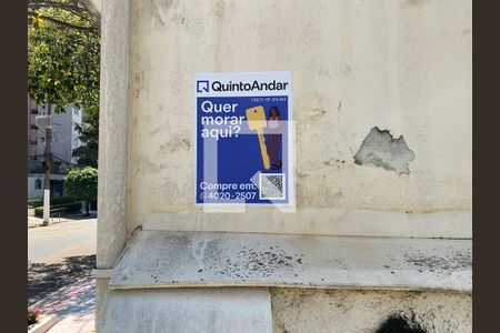 Casa à venda com 400m², 4 quartos e 2 vagas Casa à venda com 400m², 4 quartos e 2 vagasFachada