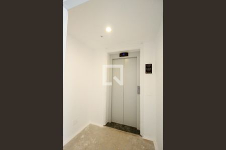 Apartamento à venda com 154m², 3 quartos e 2 vagas Apartamento à venda com 154m², 3 quartos e 2 vagasHall Andar Apartamento