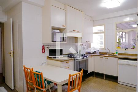 Apartamento à venda com 160m², 5 quartos e 3 vagas Apartamento à venda com 160m², 5 quartos e 3 vagasCozinha
