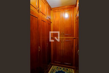 Apartamento à venda com 160m², 5 quartos e 3 vagas Apartamento à venda com 160m², 5 quartos e 3 vagasCloset da suíte 2