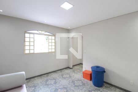 Sala de casa para alugar com 3 quartos, 458m² em Maria Helena (justinópolis), Belo Horizonte