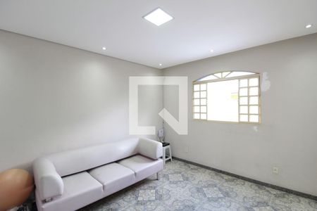 Sala de casa para alugar com 3 quartos, 458m² em Maria Helena (justinópolis), Belo Horizonte