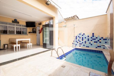 Casa à venda com 180m², 3 quartos e 3 vagasPiscina