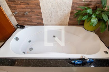 Casa à venda com 180m², 3 quartos e 3 vagasBanheiro da Suíte 1