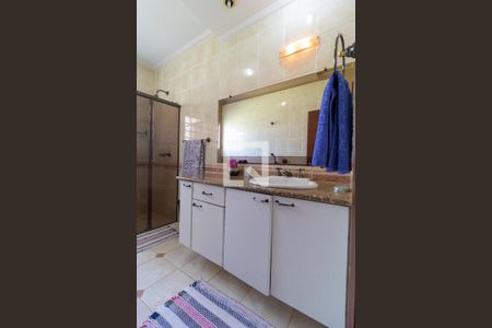Casa de condomínio à venda com 310m², 4 quartos e 4 vagas Casa de condomínio à venda com 310m², 4 quartos e 4 vagasBanheiro