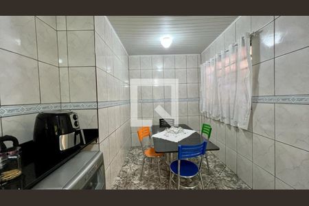 Casa à venda com 284m², 4 quartos e 3 vagas Casa à venda com 284m², 4 quartos e 3 vagasBanheiro