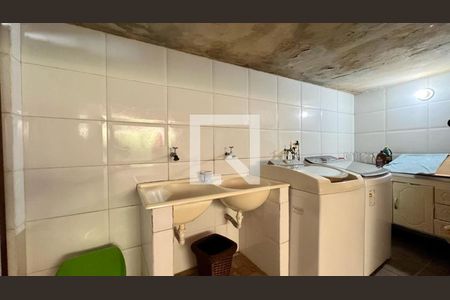 Casa à venda com 284m², 4 quartos e 3 vagas Casa à venda com 284m², 4 quartos e 3 vagasÁrea privativa