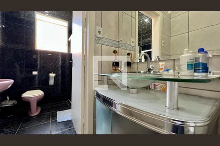 Casa à venda com 284m², 4 quartos e 3 vagas Casa à venda com 284m², 4 quartos e 3 vagasBanheiro