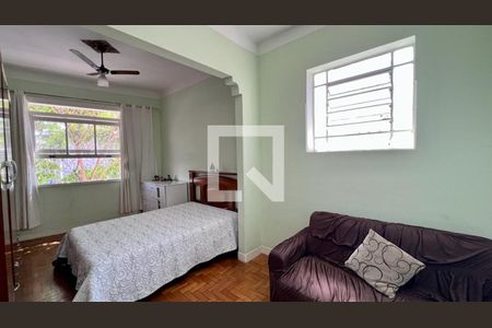 Casa à venda com 284m², 4 quartos e 3 vagas Casa à venda com 284m², 4 quartos e 3 vagasQuarto 1