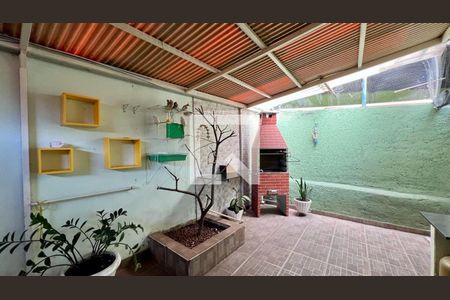 Casa à venda com 284m², 4 quartos e 3 vagas Casa à venda com 284m², 4 quartos e 3 vagasÁrea externa 1