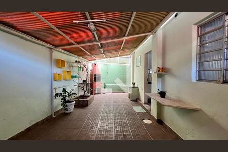 Casa à venda com 284m², 4 quartos e 3 vagas Casa à venda com 284m², 4 quartos e 3 vagasÁrea externa 1