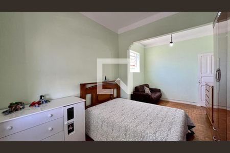 Casa à venda com 284m², 4 quartos e 3 vagas Casa à venda com 284m², 4 quartos e 3 vagasQuarto 1