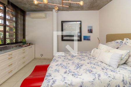 Casa à venda com 370m², 4 quartos e 4 vagas Casa à venda com 370m², 4 quartos e 4 vagasQuarto 5