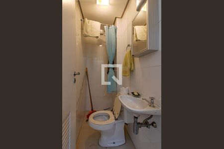 Casa de condomínio à venda com 190m², 3 quartos e 3 vagasbanheiro área de serviço_2