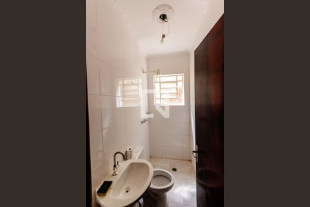 Casa à venda com 420m², 3 quartos e 8 vagasBanheiro de Serviço