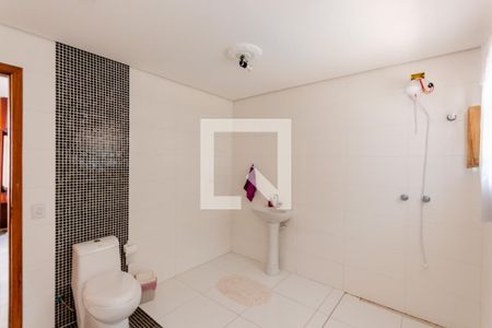 Casa à venda com 420m², 3 quartos e 8 vagasBanheiro da Suíte 1