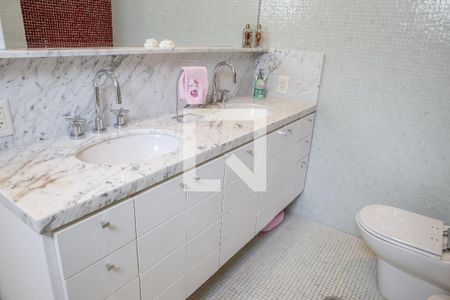 Apartamento à venda com 150m², 2 quartos e 2 vagas Apartamento à venda com 150m², 2 quartos e 2 vagasBanheiro Social