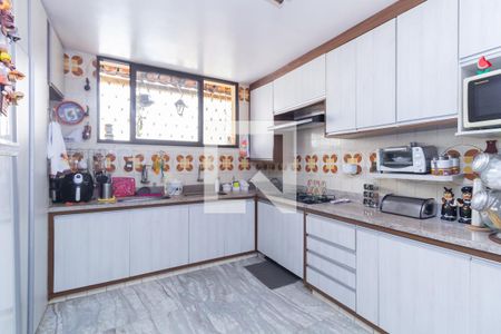 Casa à venda com 374m², 5 quartos e 4 vagasCozinha