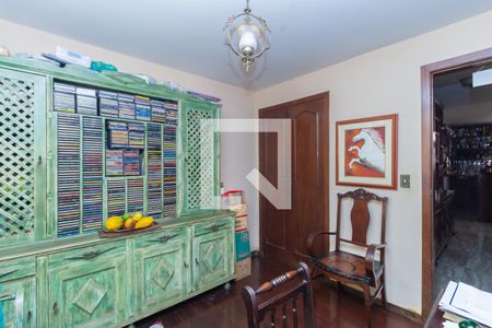 Casa à venda com 374m², 5 quartos e 4 vagasQuarto 1B