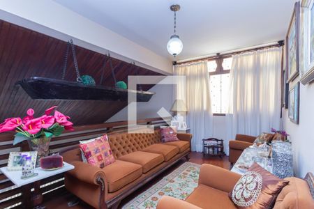 Casa à venda com 374m², 5 quartos e 4 vagasSala