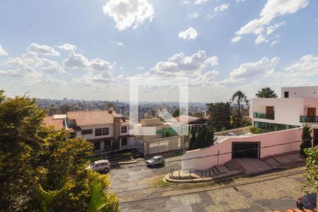 Casa à venda com 374m², 5 quartos e 4 vagasVista