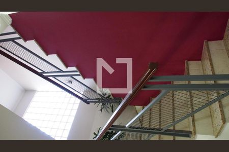 Casa à venda com 178m², 3 quartos e 2 vagasEscada